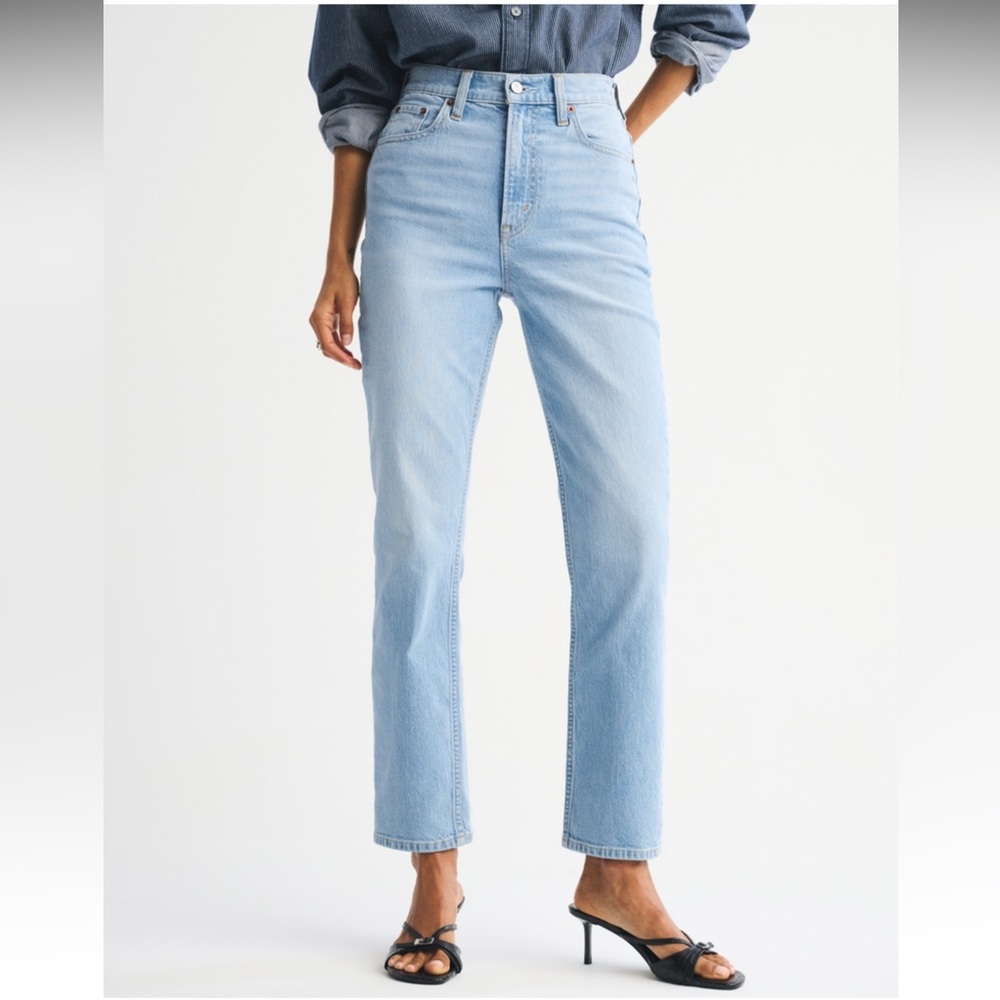 Abercrombie & Fitch Women's Ultra High Rise Ankle Straight Jeans, light wash